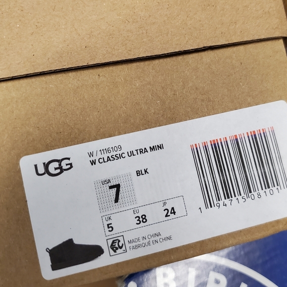 New UGG Classic Ultra Mini Black Shearling Boots - Picture 8 of 11